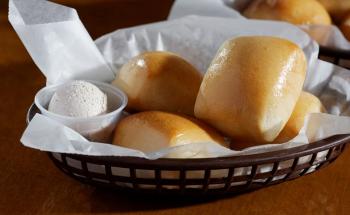 Bread and butter at Texas Roadhouse, served in a basket.